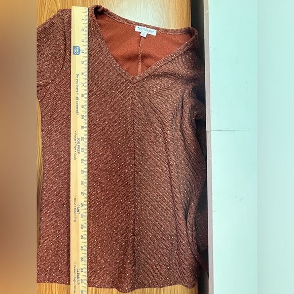 Speckled Long Sleeve V-Neck Pullover Blouse - Picture 4 of 7